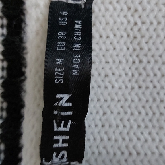 SHEIN Collegiate Cable Knit Sweater/V Neck/Cropped/Sz M/White/Blue/Black - Picture 2 of 8
